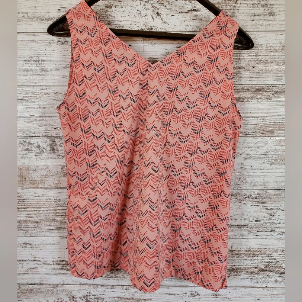 Eddie Bauer UPF 50+ Departure V-Neck Tank Top - Picture 3 of 8